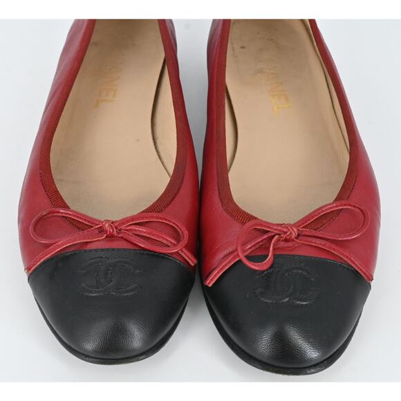 Chanel | Red Leather CC Cap Toe Ballet Flats Size: 38.5 - Picture 5 of 16